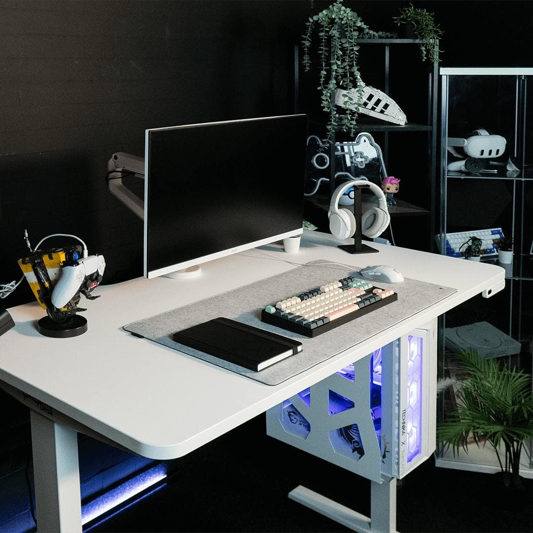 LeetDesk Pro Light white gaming desk, height-adjustable with PC holder