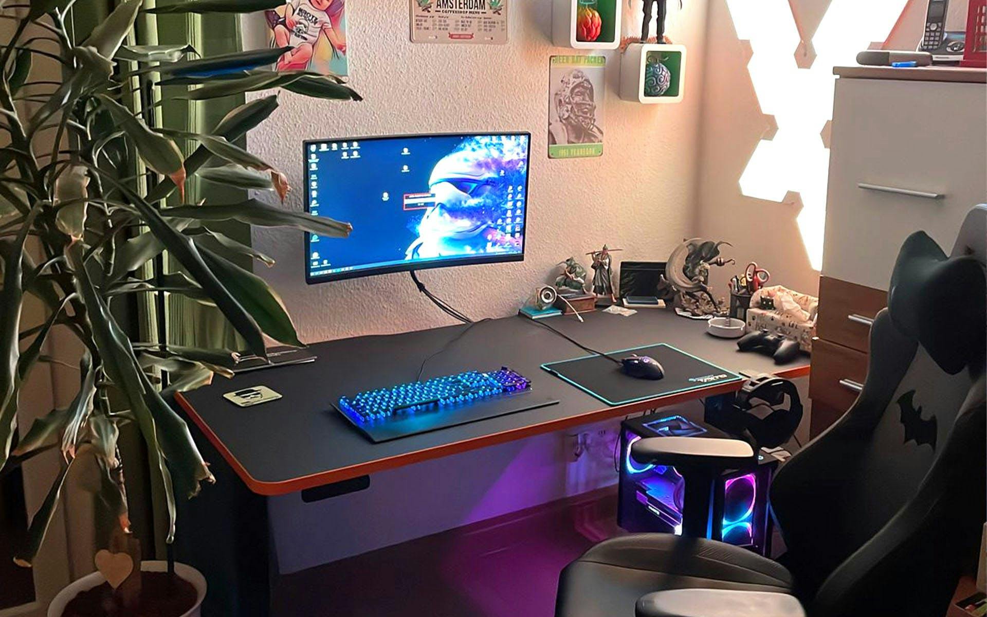 Ein solider Schreibtisch ist ein muss für jeden PC Gamer | Credit: LeetDesk (Kunde)
